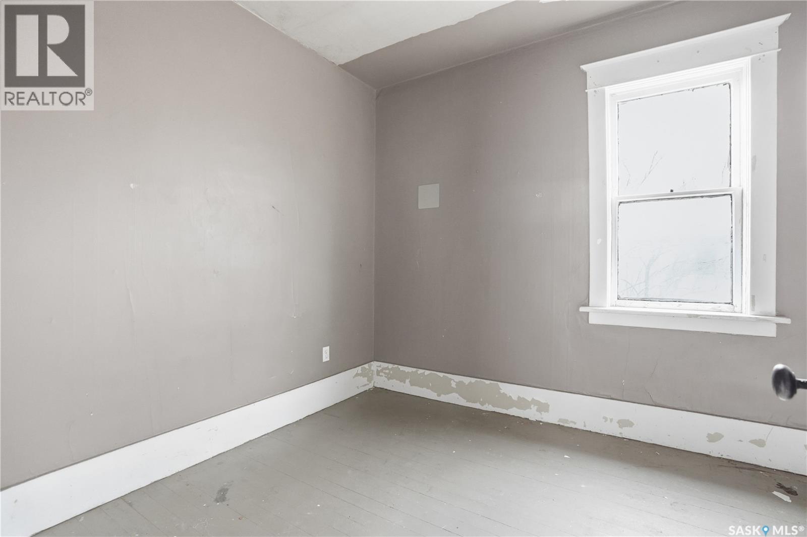 1284 3Rd Avenue Ne, Moose Jaw, SK - Indoor Photo Showing Other Room