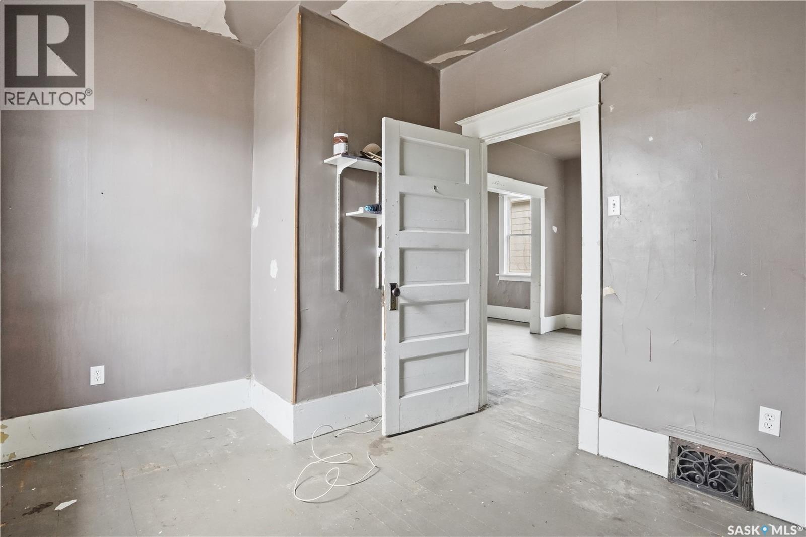 1284 3Rd Avenue Ne, Moose Jaw, SK - Indoor Photo Showing Other Room