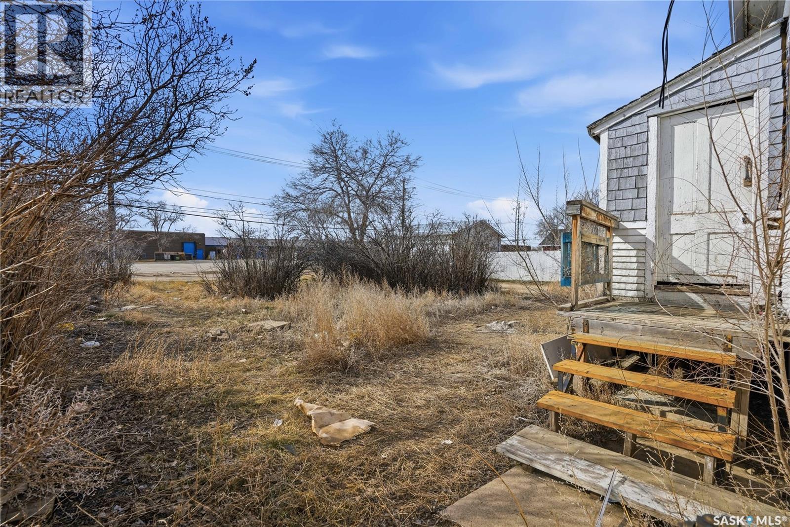 1284 3Rd Avenue Ne, Moose Jaw, SK - Outdoor