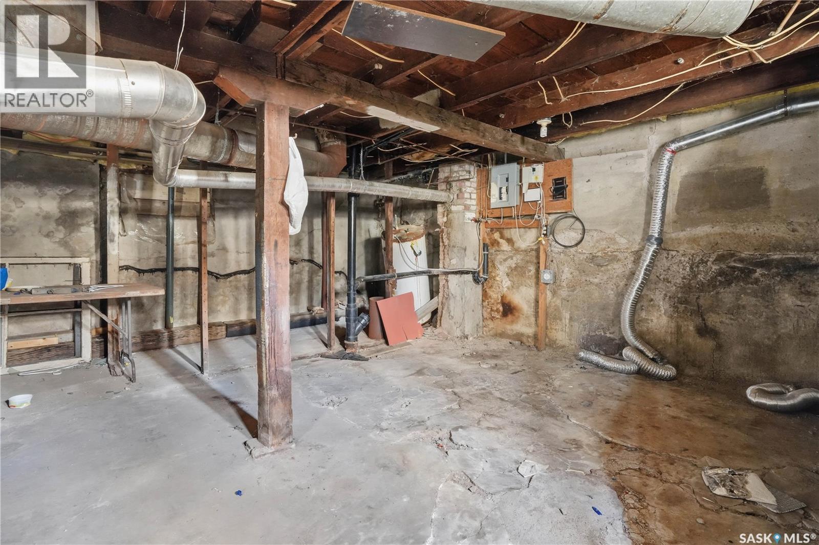 1284 3Rd Avenue Ne, Moose Jaw, SK - Indoor Photo Showing Basement