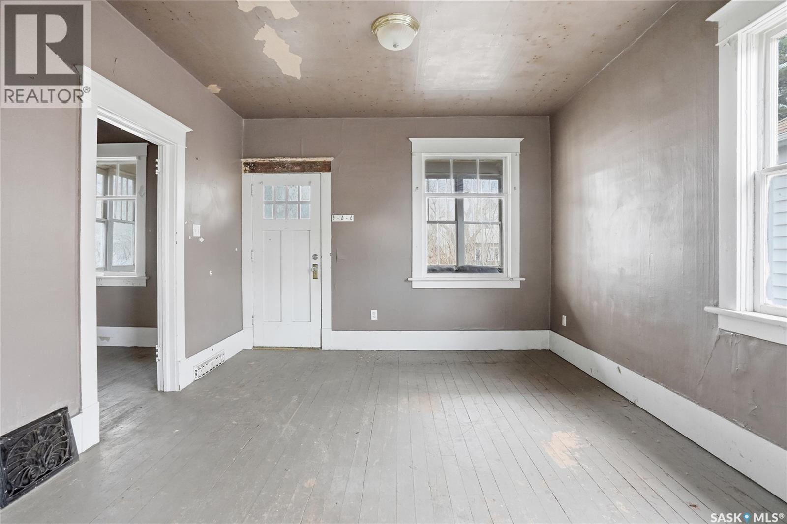 1284 3Rd Avenue Ne, Moose Jaw, SK - Indoor Photo Showing Other Room