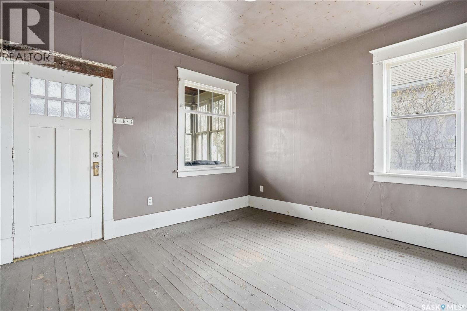 1284 3Rd Avenue Ne, Moose Jaw, SK - Indoor Photo Showing Other Room