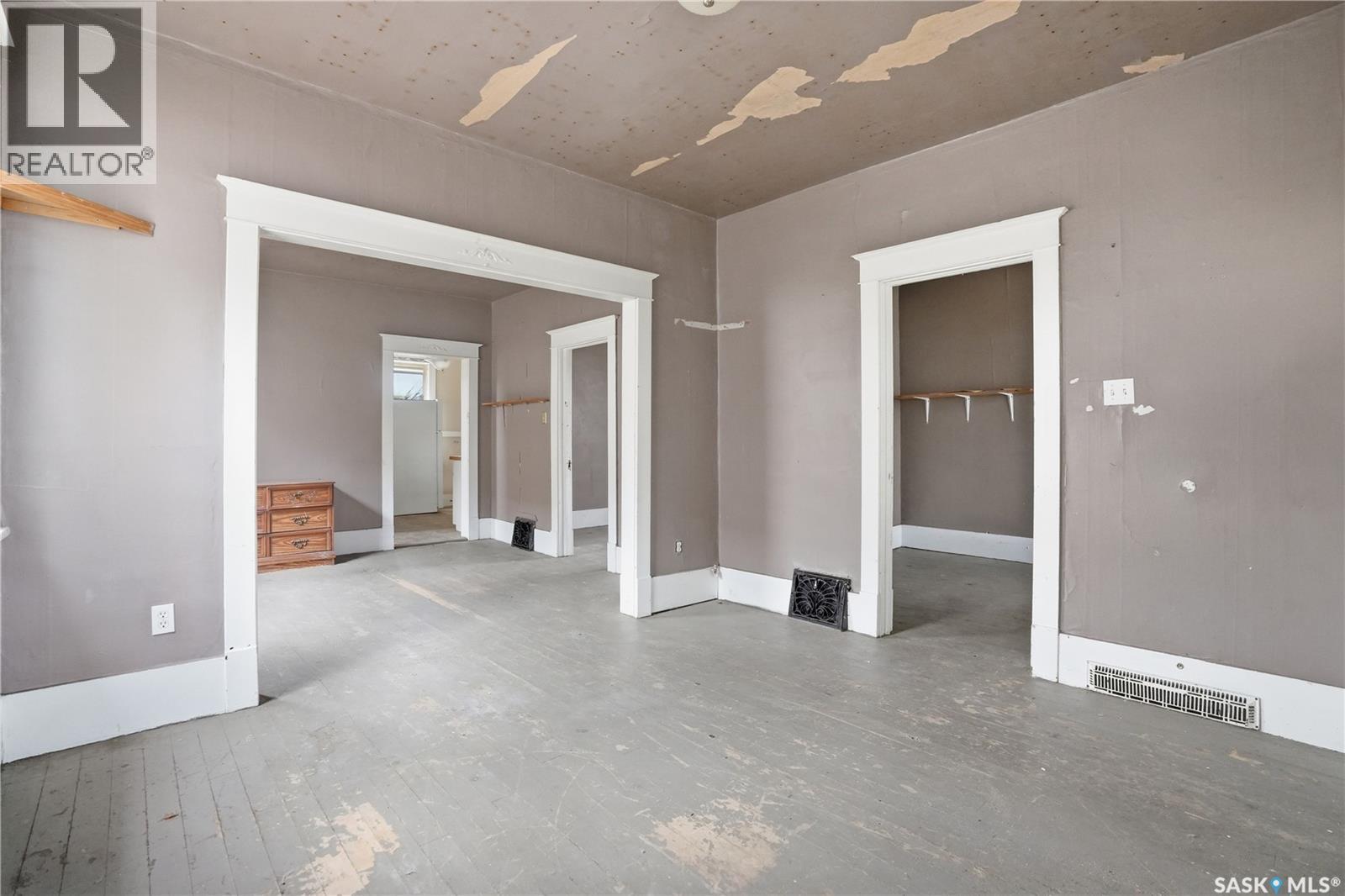1284 3Rd Avenue Ne, Moose Jaw, SK - Indoor Photo Showing Other Room