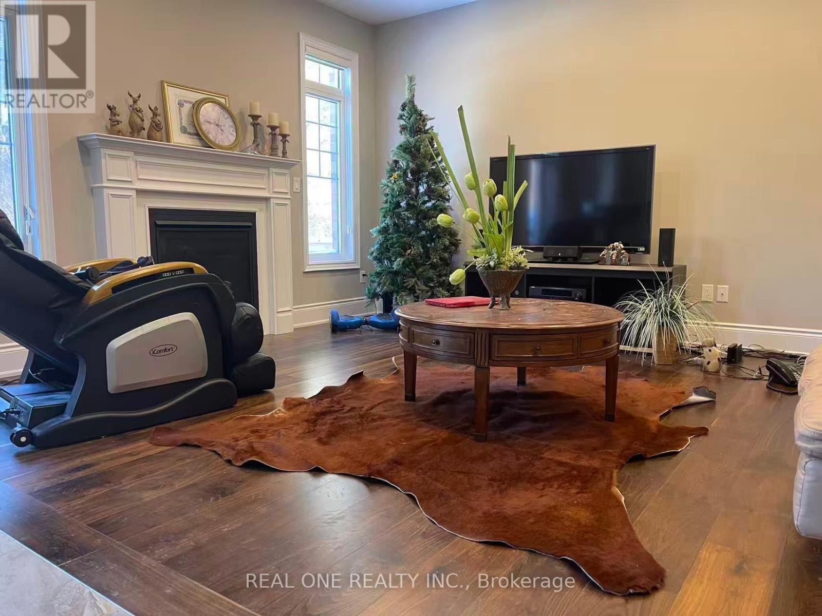 82 Warren Mcbride Crescent, Aurora, ON - Indoor Photo Showing Living Room With Fireplace
