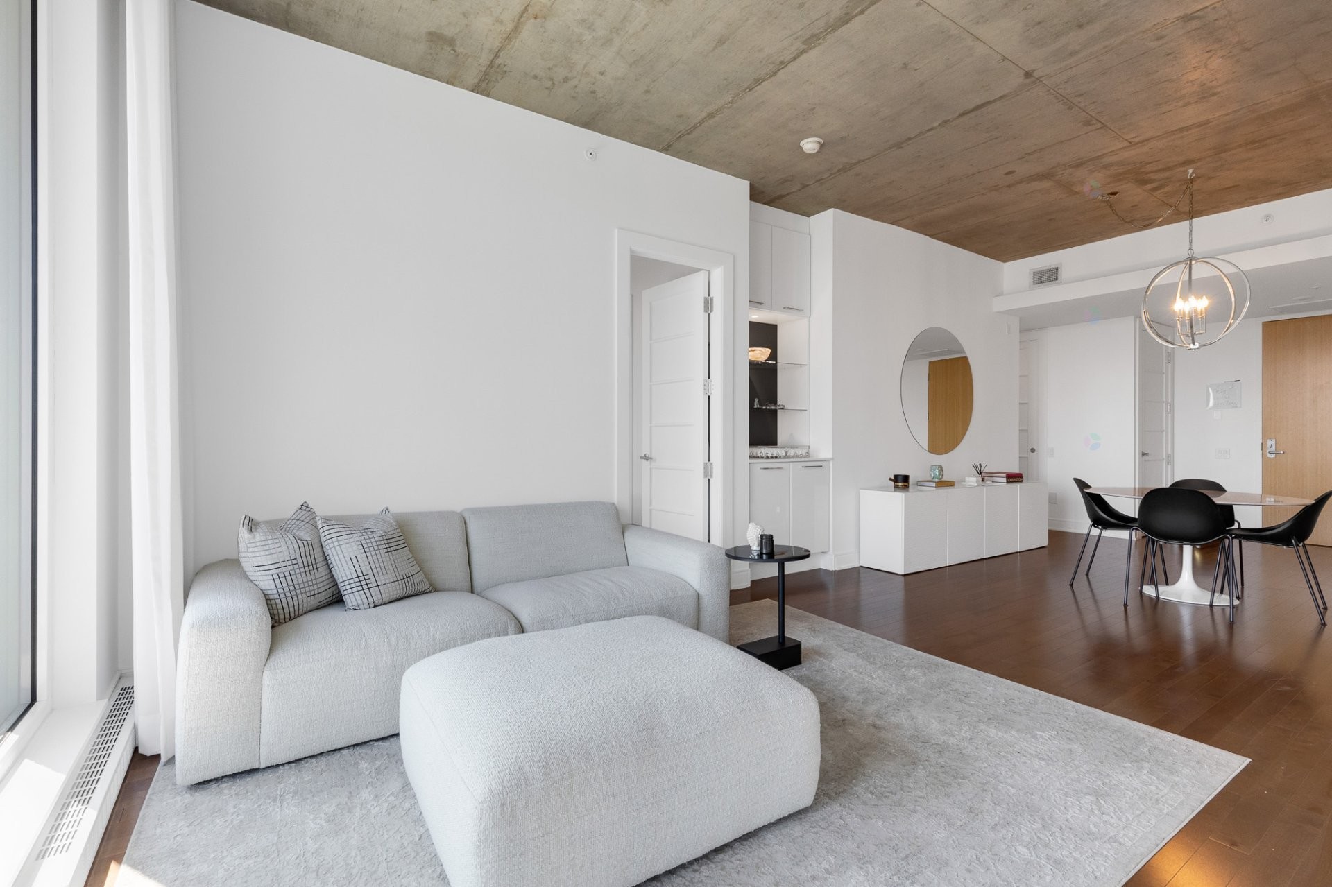 Living Room - 404-2200 Rue Harriet-Quimby, Montréal (Saint-Laurent), QC - Indoor Photo Showing Living Room