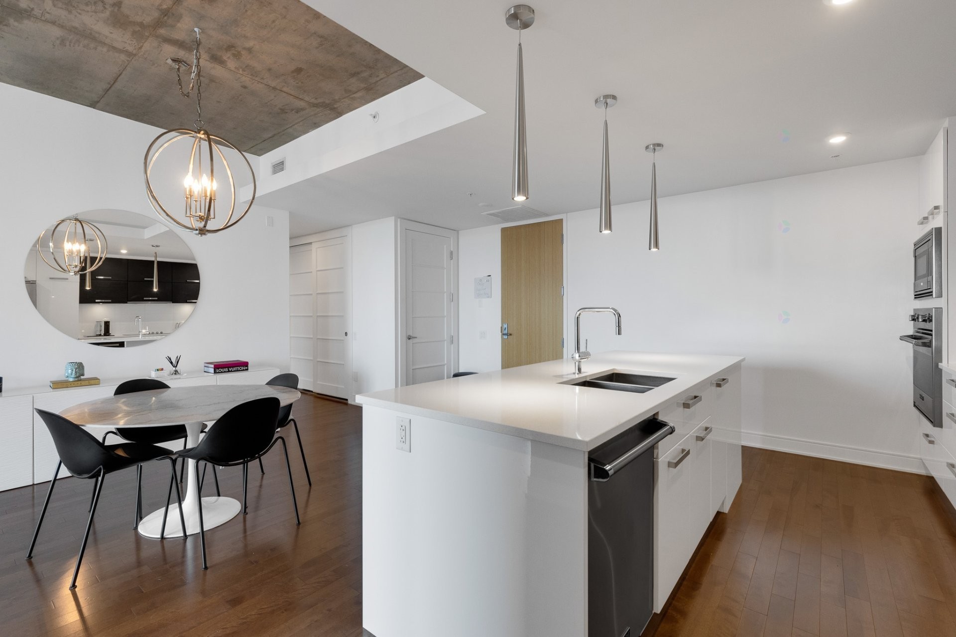 Kitchen - 404-2200 Rue Harriet-Quimby, Montréal (Saint-Laurent), QC - Indoor Photo Showing Kitchen With Double Sink With Upgraded Kitchen