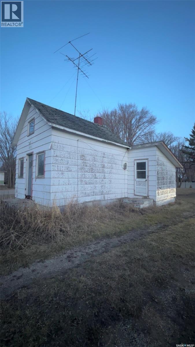 335 Highway Avenue E, Preeceville, SK - Outdoor