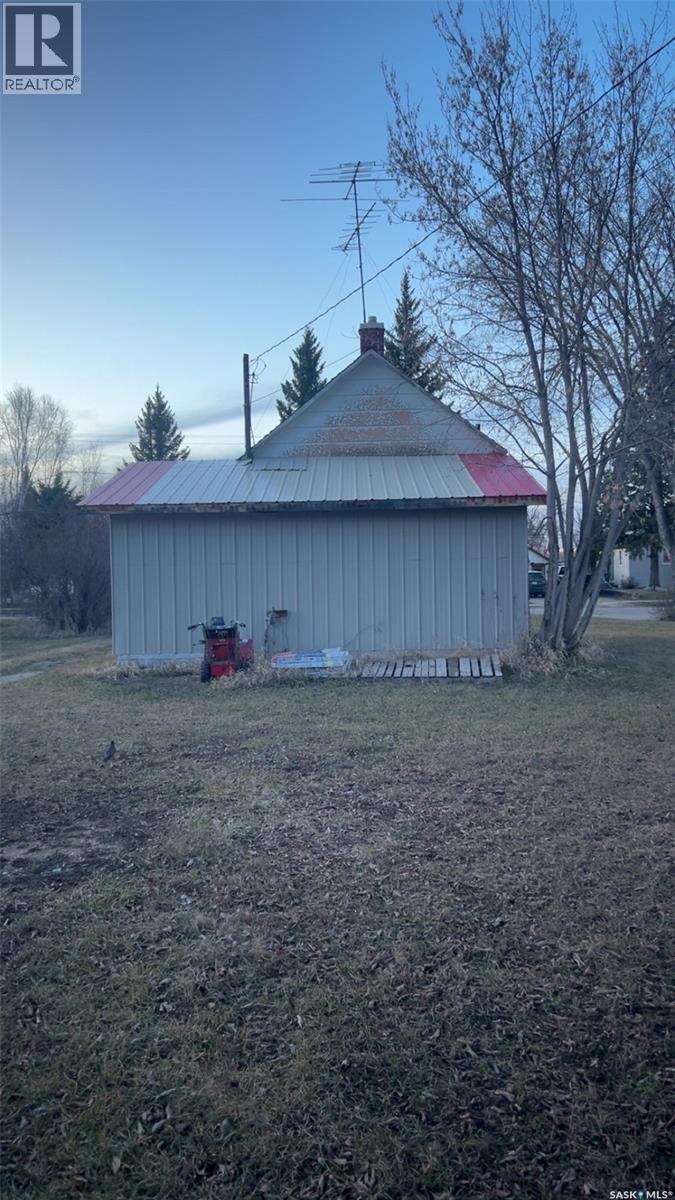 335 Highway Avenue E, Preeceville, SK - Outdoor