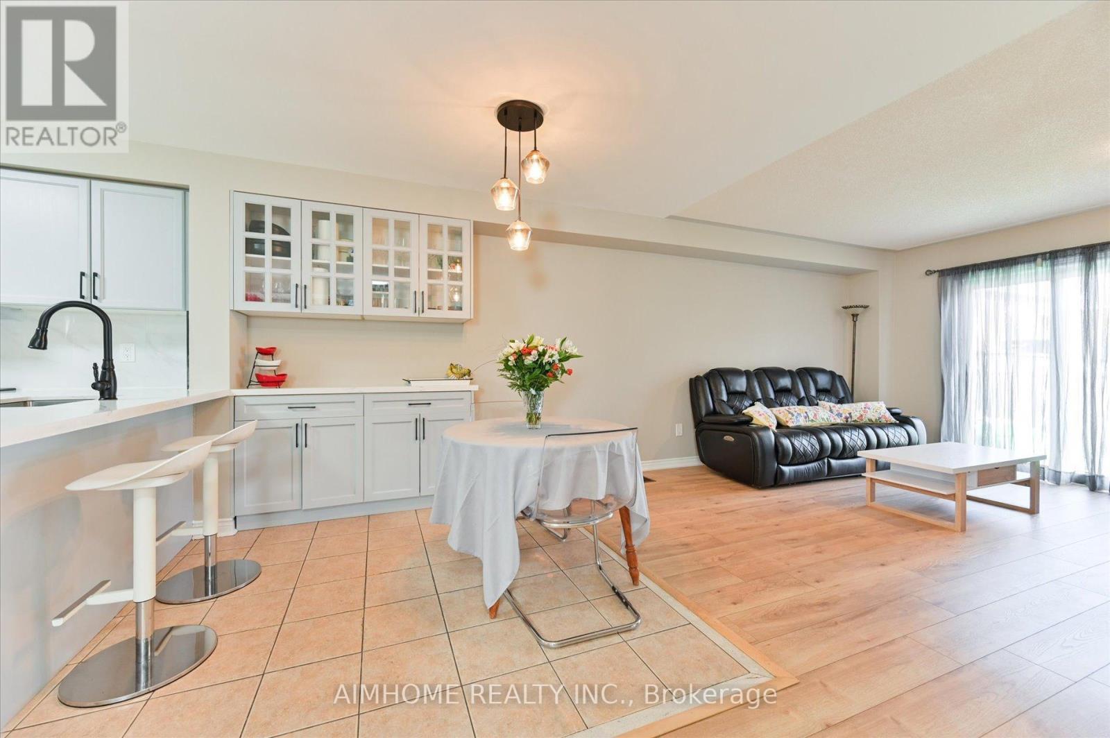 12 Boxhill Road, Markham, ON - Indoor