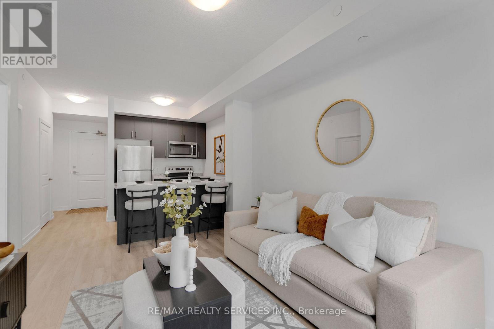 136 - 5055 Greenlane Road, Lincoln, ON - Indoor Photo Showing Living Room