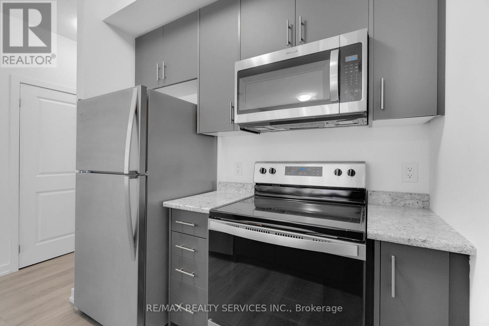 136 - 5055 Greenlane Road, Lincoln, ON - Indoor Photo Showing Kitchen