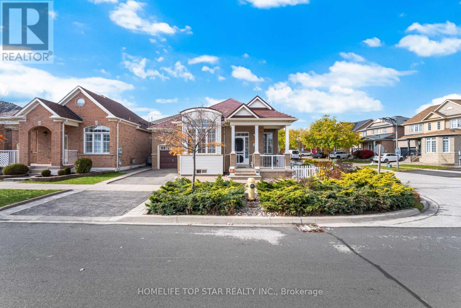 26 Delray Drive E, Markham, ON - Outdoor With Facade