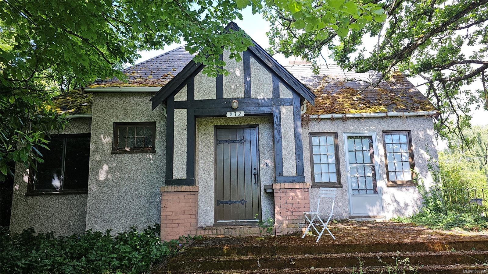 832 Lampson St, Esquimalt, BC