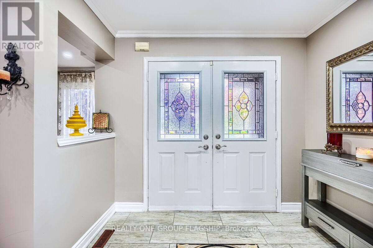 5846 Tenth Line W, Mississauga, ON - Indoor Photo Showing Other Room