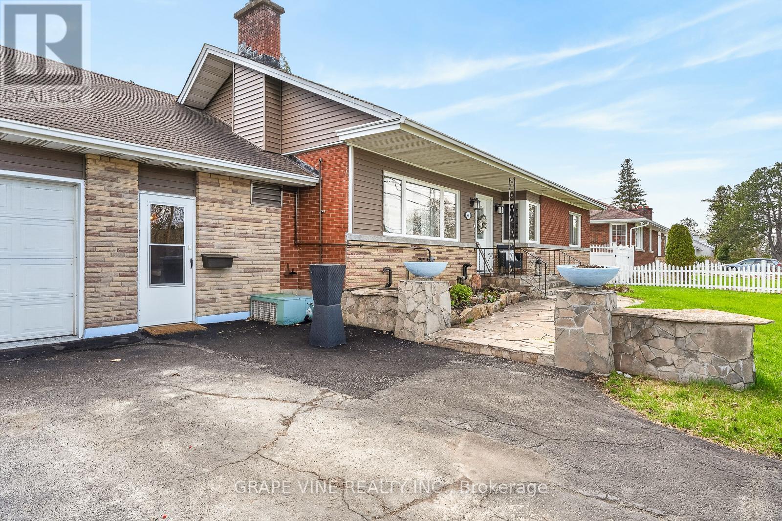 46 Macfarlane Road, Ottawa, ON - Outdoor