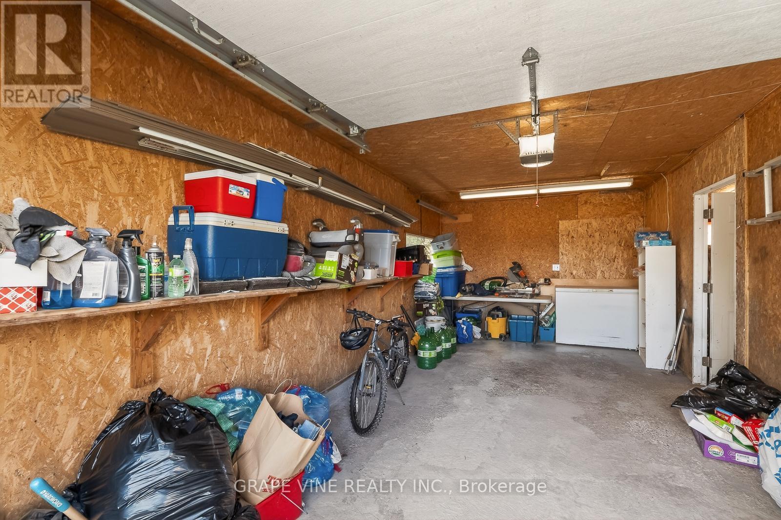46 Macfarlane Road, Ottawa, ON - Indoor Photo Showing Garage