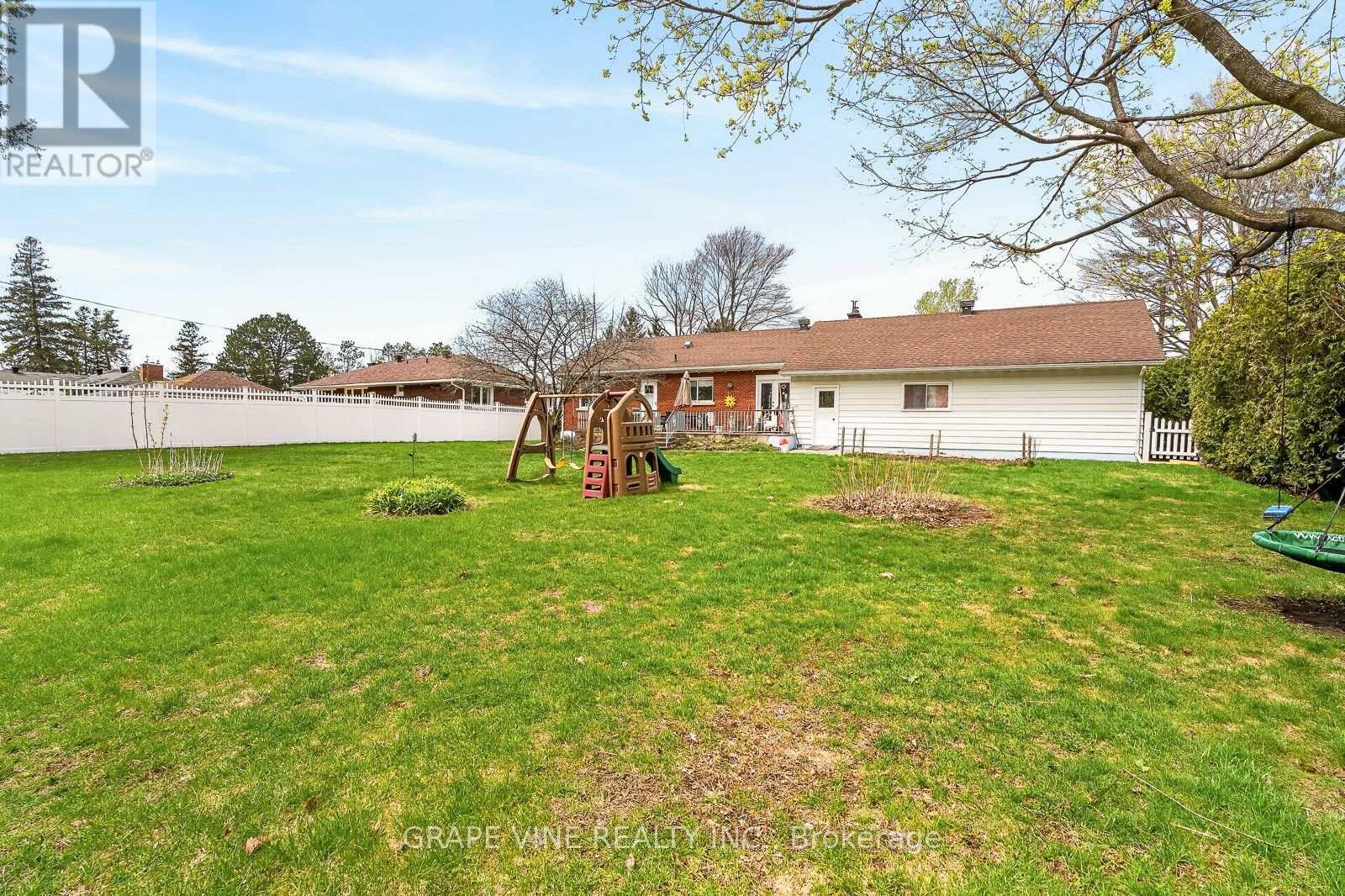 46 Macfarlane Road, Ottawa, ON - Outdoor