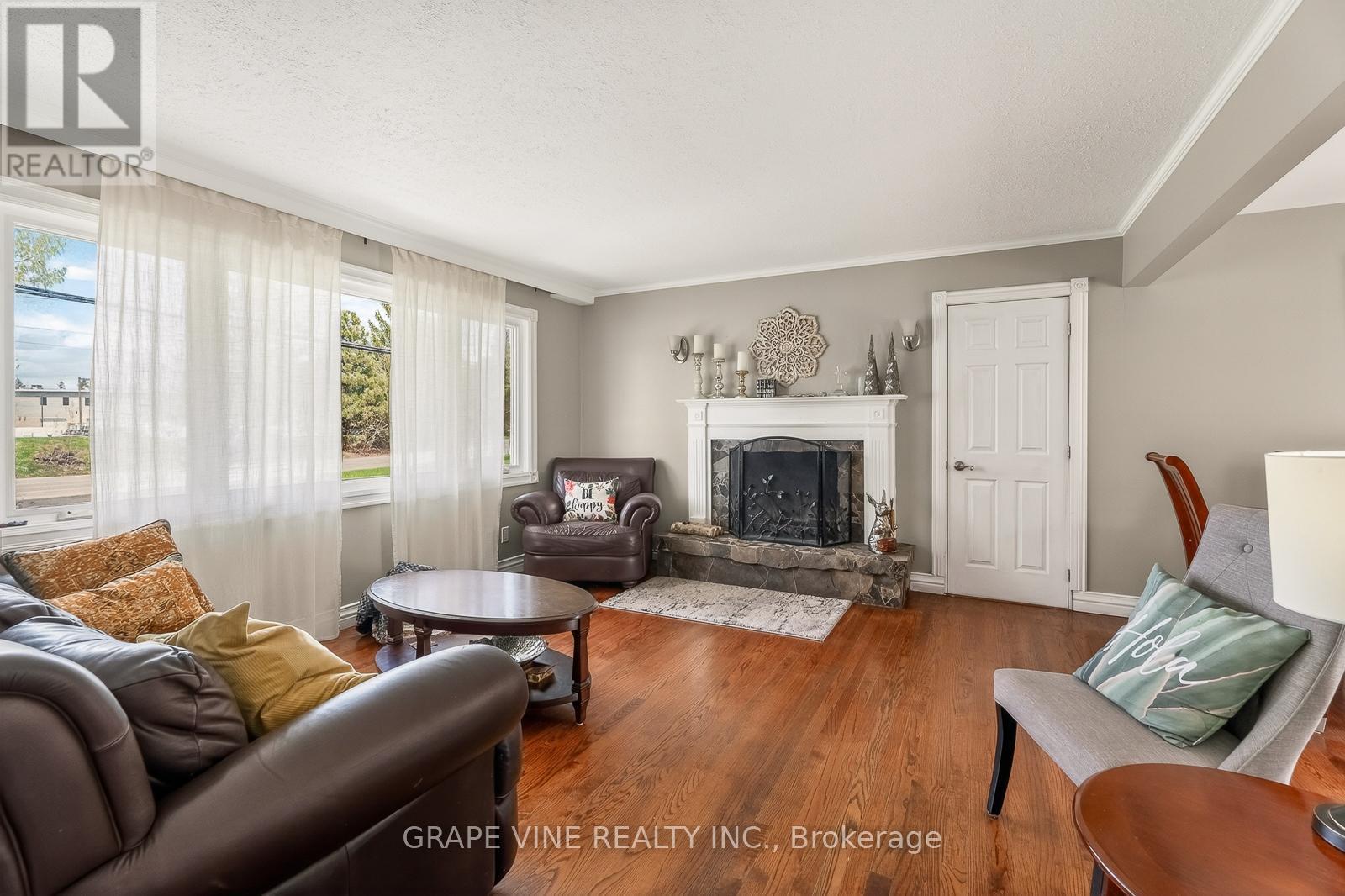 46 Macfarlane Road, Ottawa, ON - Indoor Photo Showing Living Room With Fireplace
