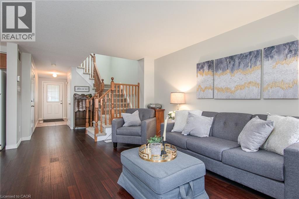 973 Atlantic Boulevard, Waterloo, ON - Indoor Photo Showing Living Room