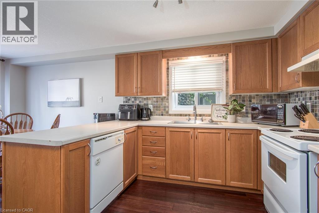 973 Atlantic Boulevard, Waterloo, ON - Indoor Photo Showing Kitchen
