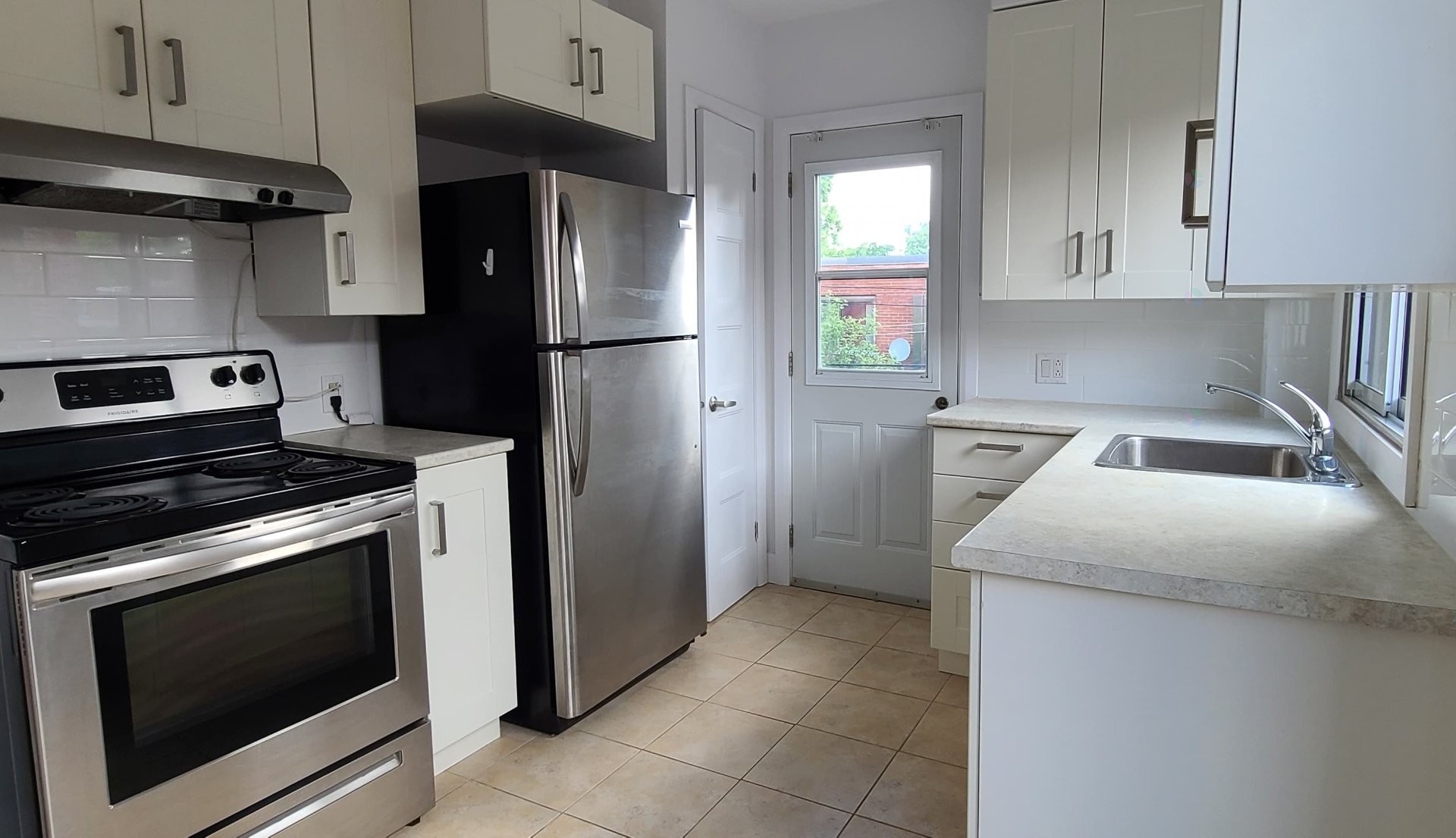 Cuisine - 11829 Rue Joseph-Casavant, Montréal (Ahuntsic-Cartierville), QC - Indoor Photo Showing Kitchen