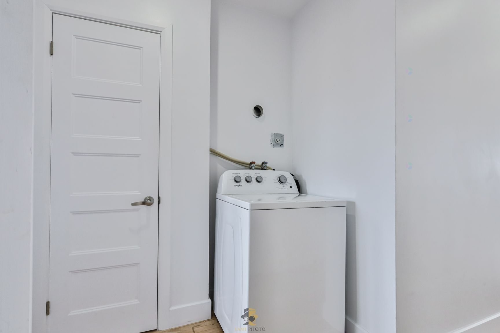 Laundry - 11829A Rue Joseph-Casavant, Montréal (Ahuntsic-Cartierville), QC - Indoor