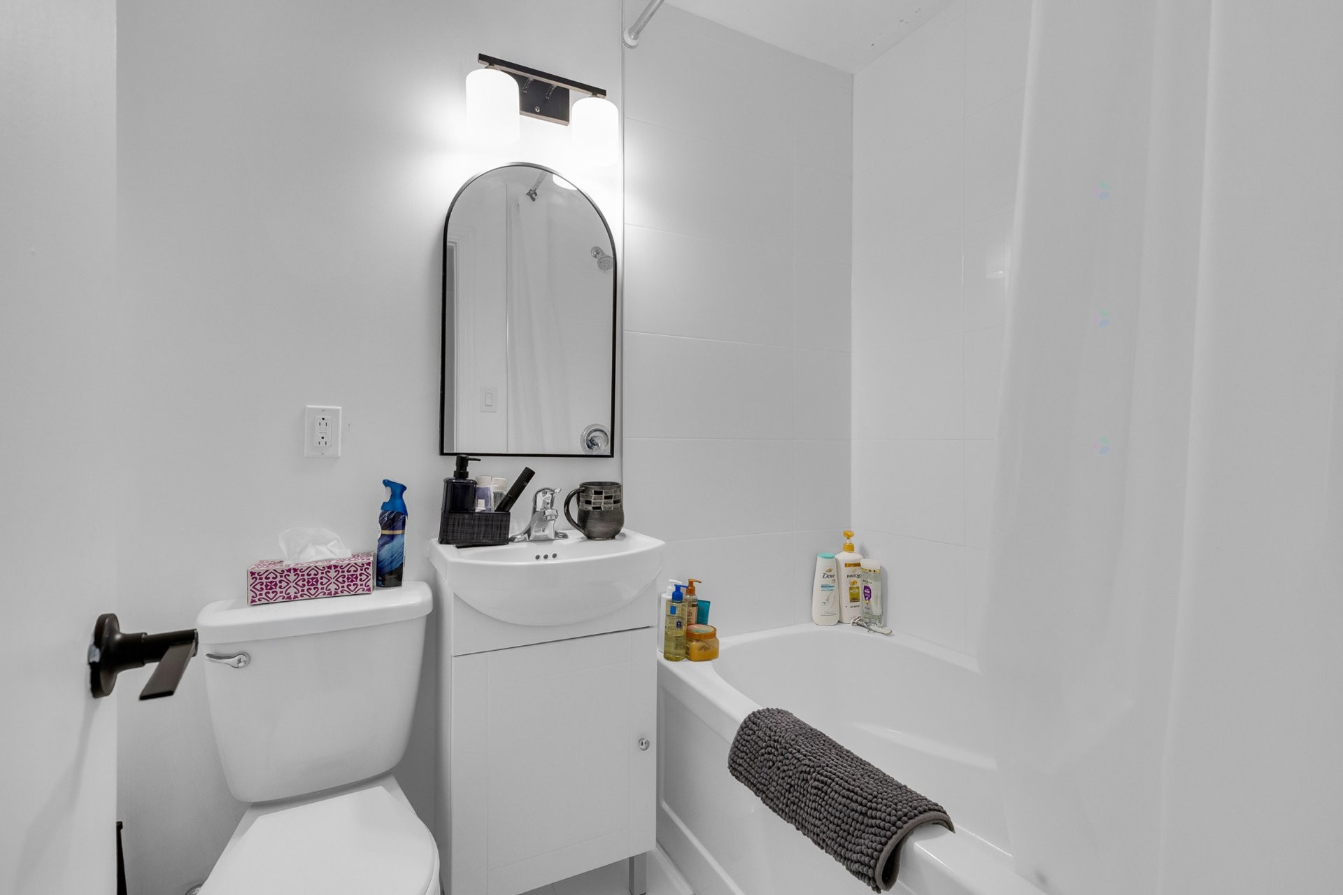 Bathroom - 5725A Av. Lockwood, Côte-Saint-Luc, QC - Indoor