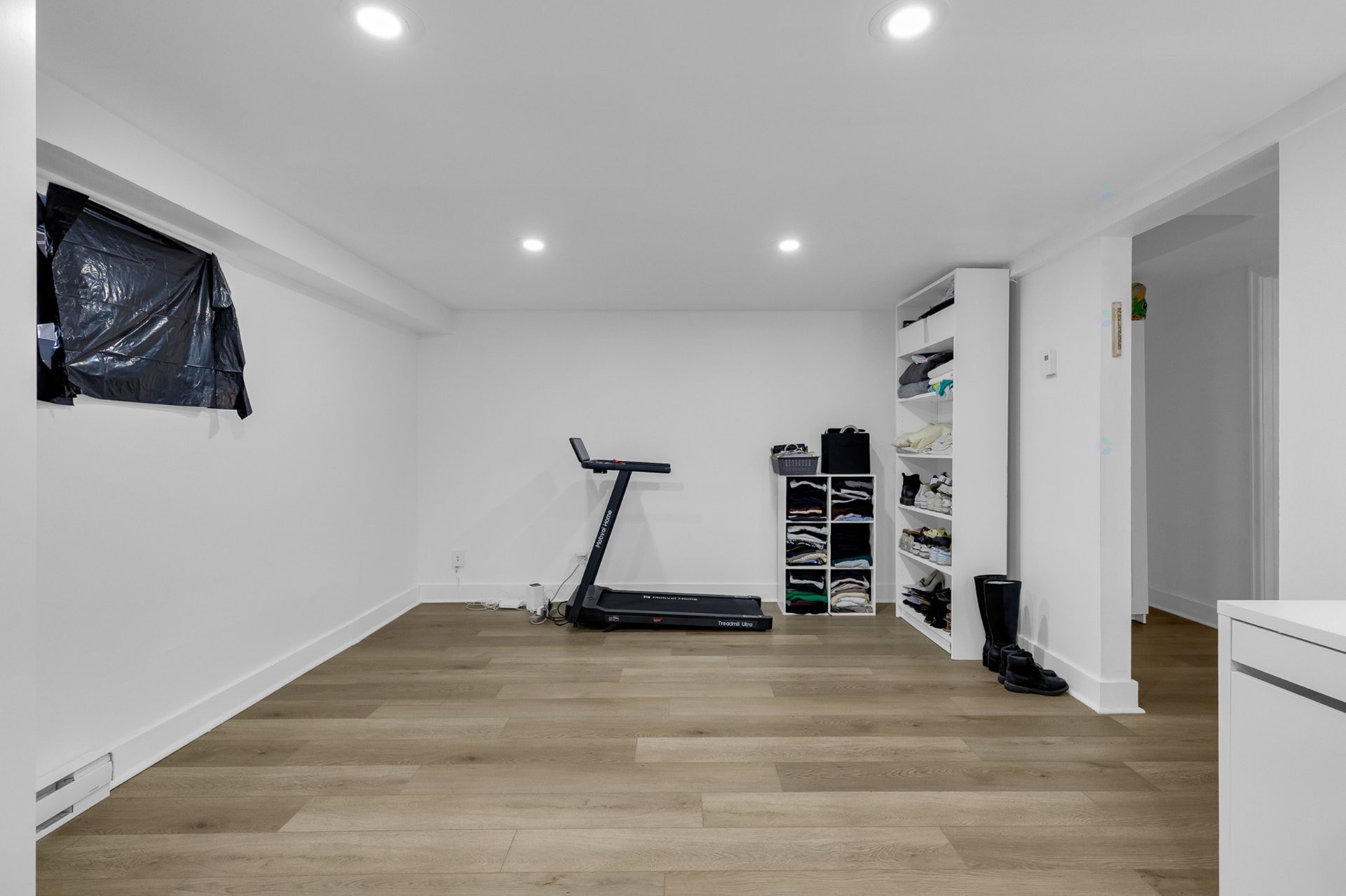 Living Room - 5725A Av. Lockwood, Côte-Saint-Luc, QC - Indoor Photo Showing Gym Room