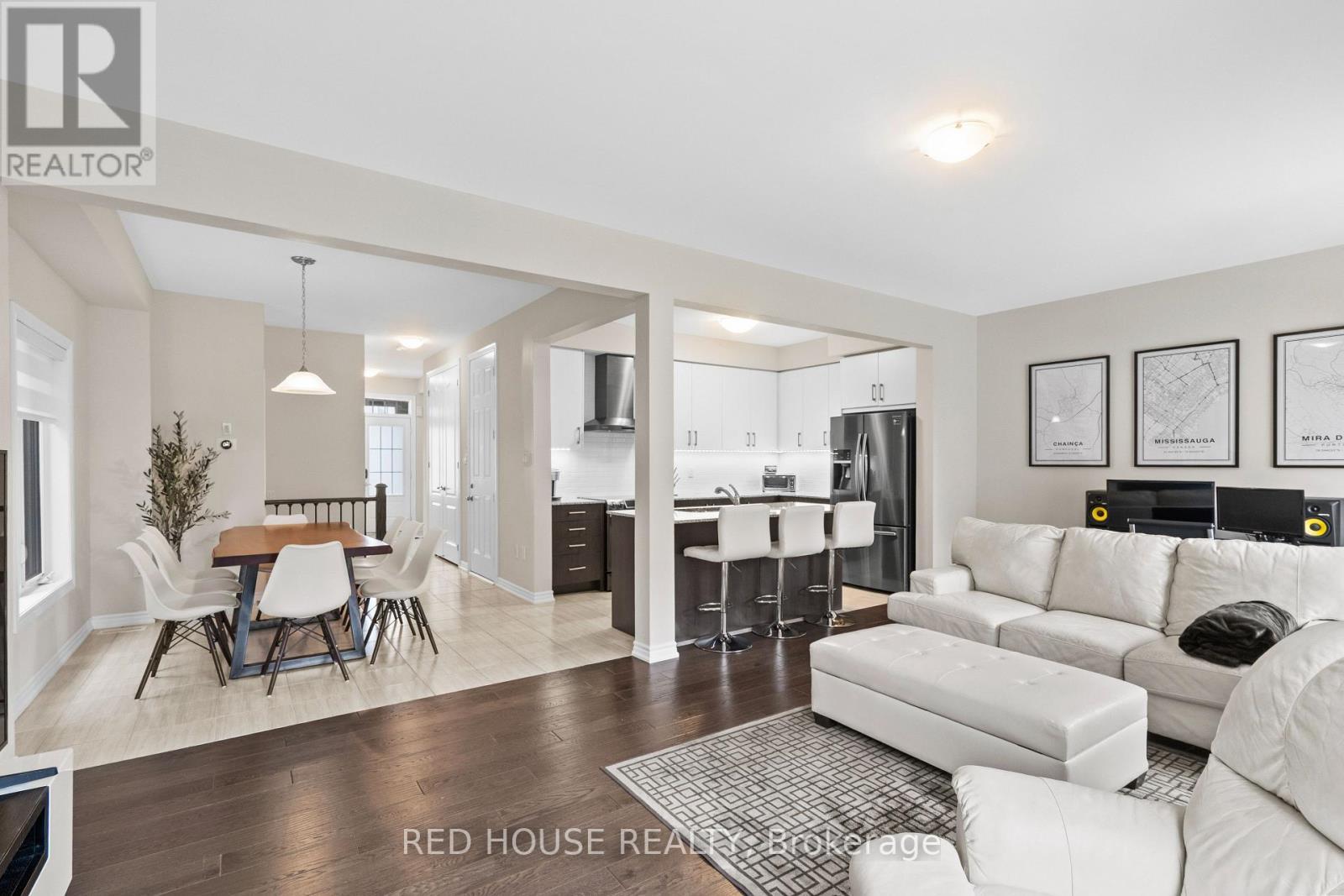 46 Dolobram Trail, Brampton, ON - Indoor Photo Showing Living Room