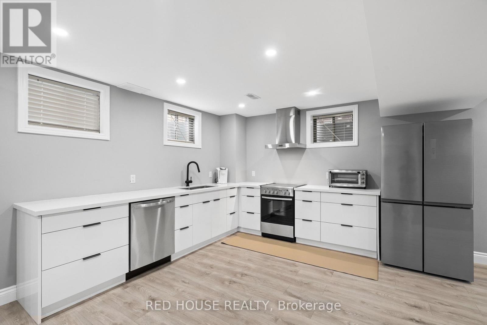 46 Dolobram Trail, Brampton, ON - Indoor Photo Showing Kitchen