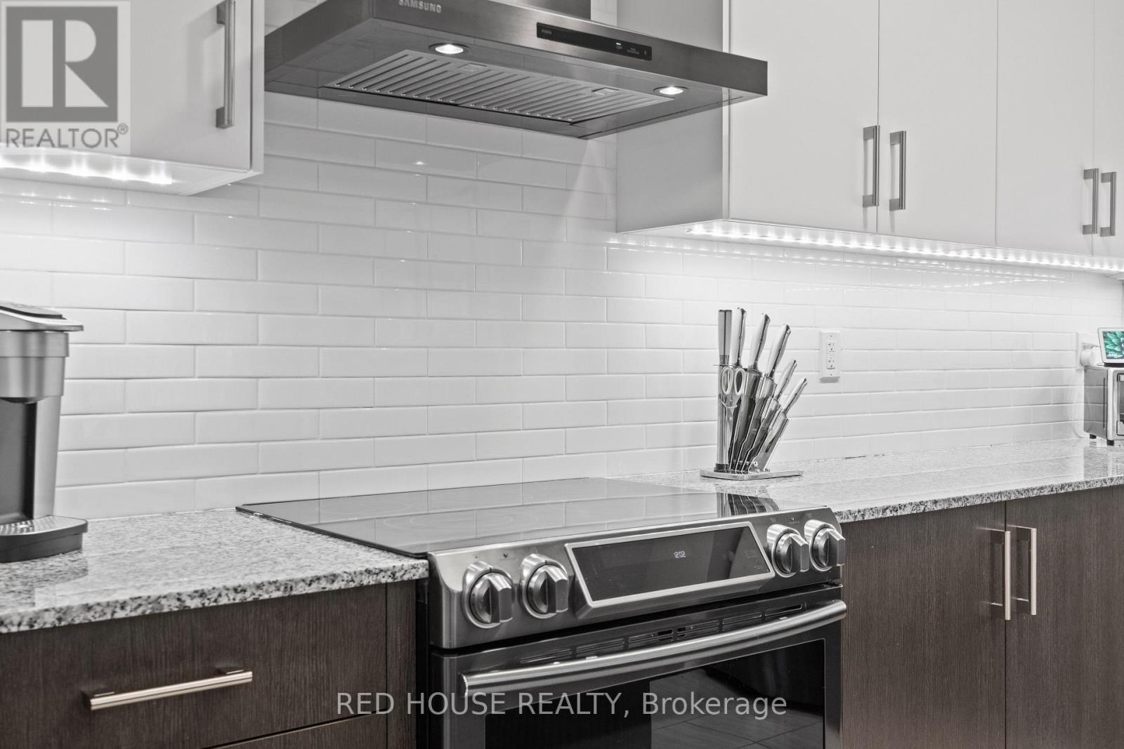 46 Dolobram Trail, Brampton, ON - Indoor Photo Showing Kitchen