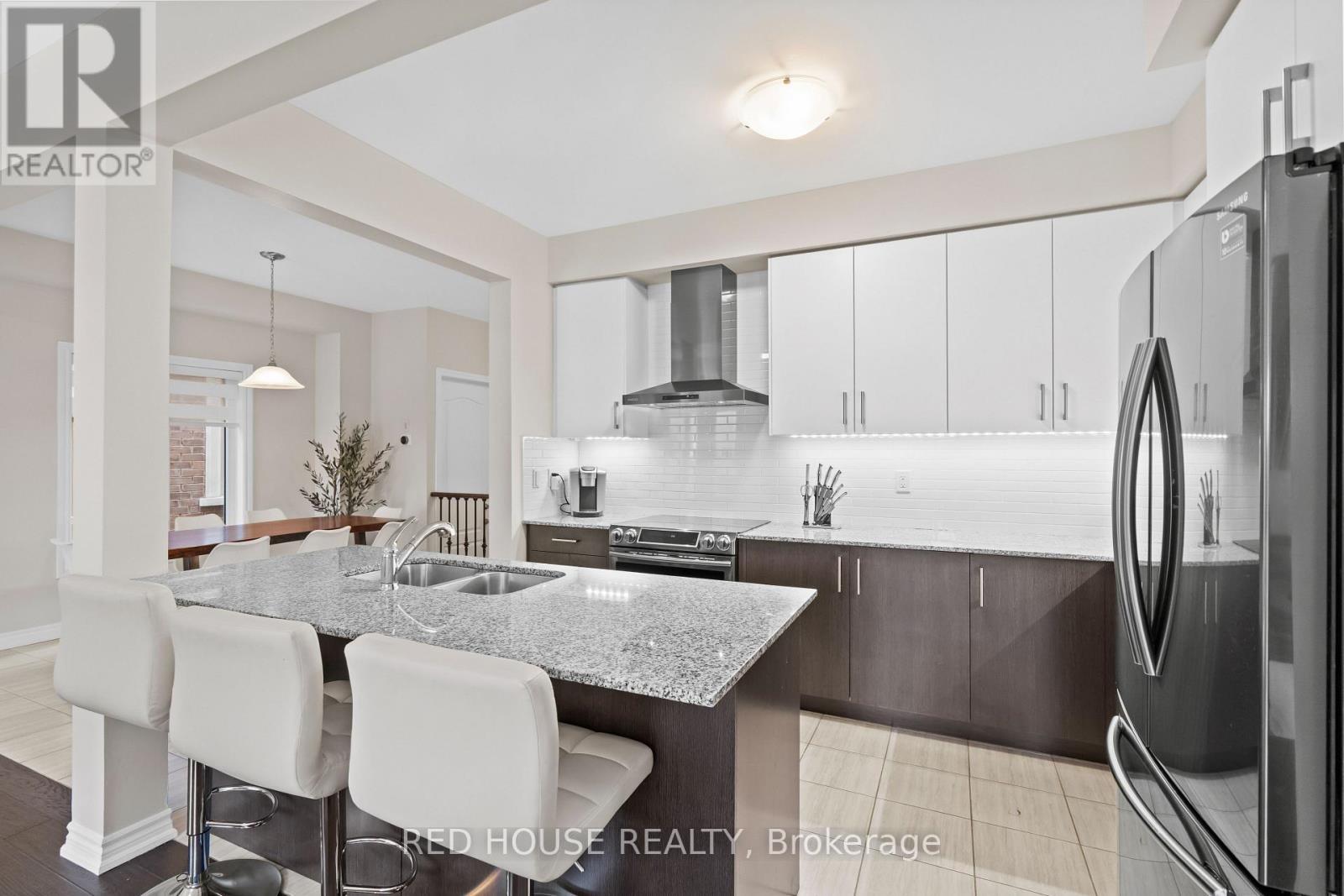 46 Dolobram Trail, Brampton, ON - Indoor Photo Showing Kitchen With Double Sink With Upgraded Kitchen