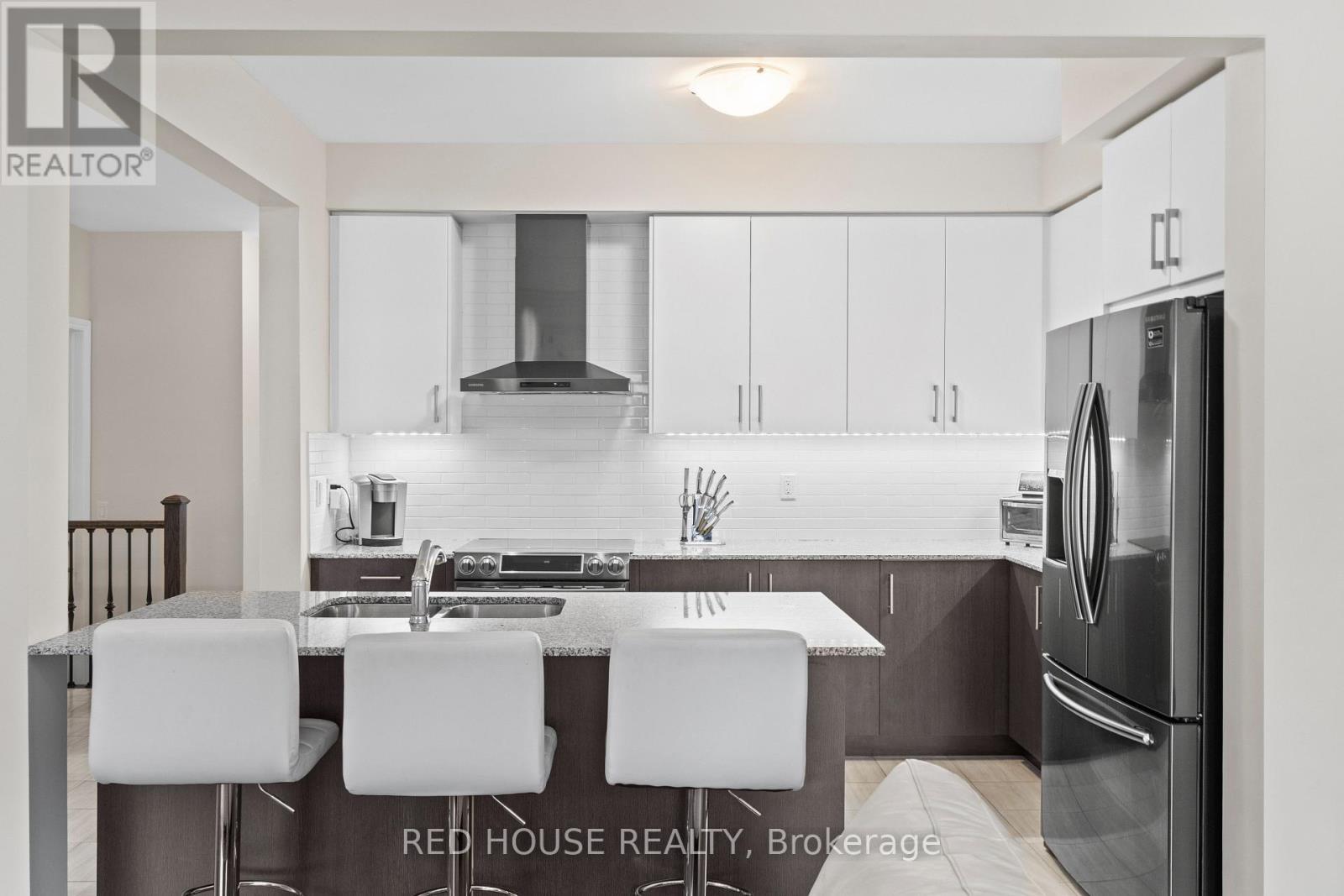46 Dolobram Trail, Brampton, ON - Indoor Photo Showing Kitchen With Double Sink With Upgraded Kitchen