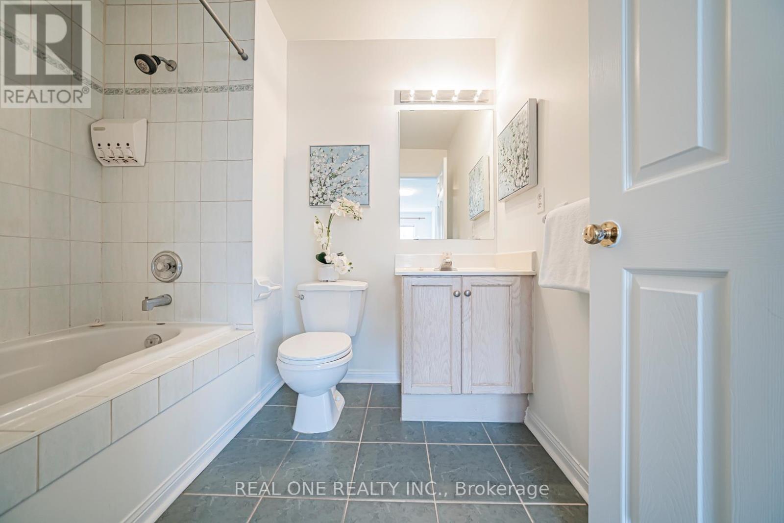 17 - 12 St Moritz Way, Markham, ON - Indoor Photo Showing Bathroom