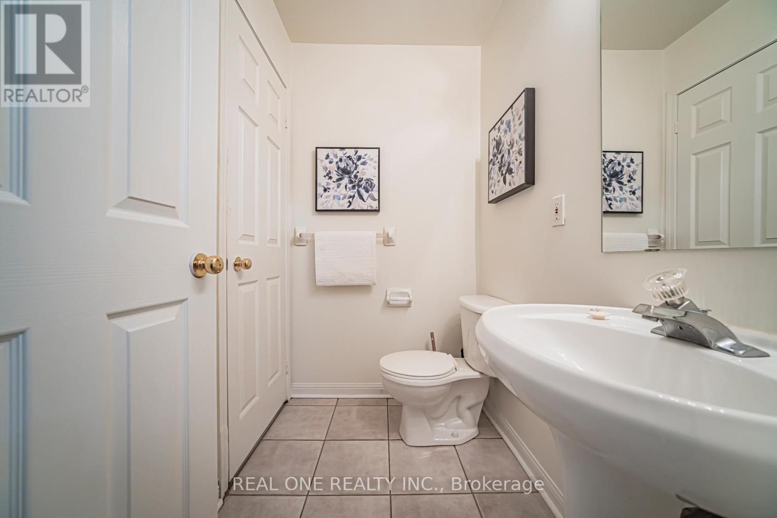 17 - 12 St Moritz Way, Markham, ON - Indoor Photo Showing Bathroom