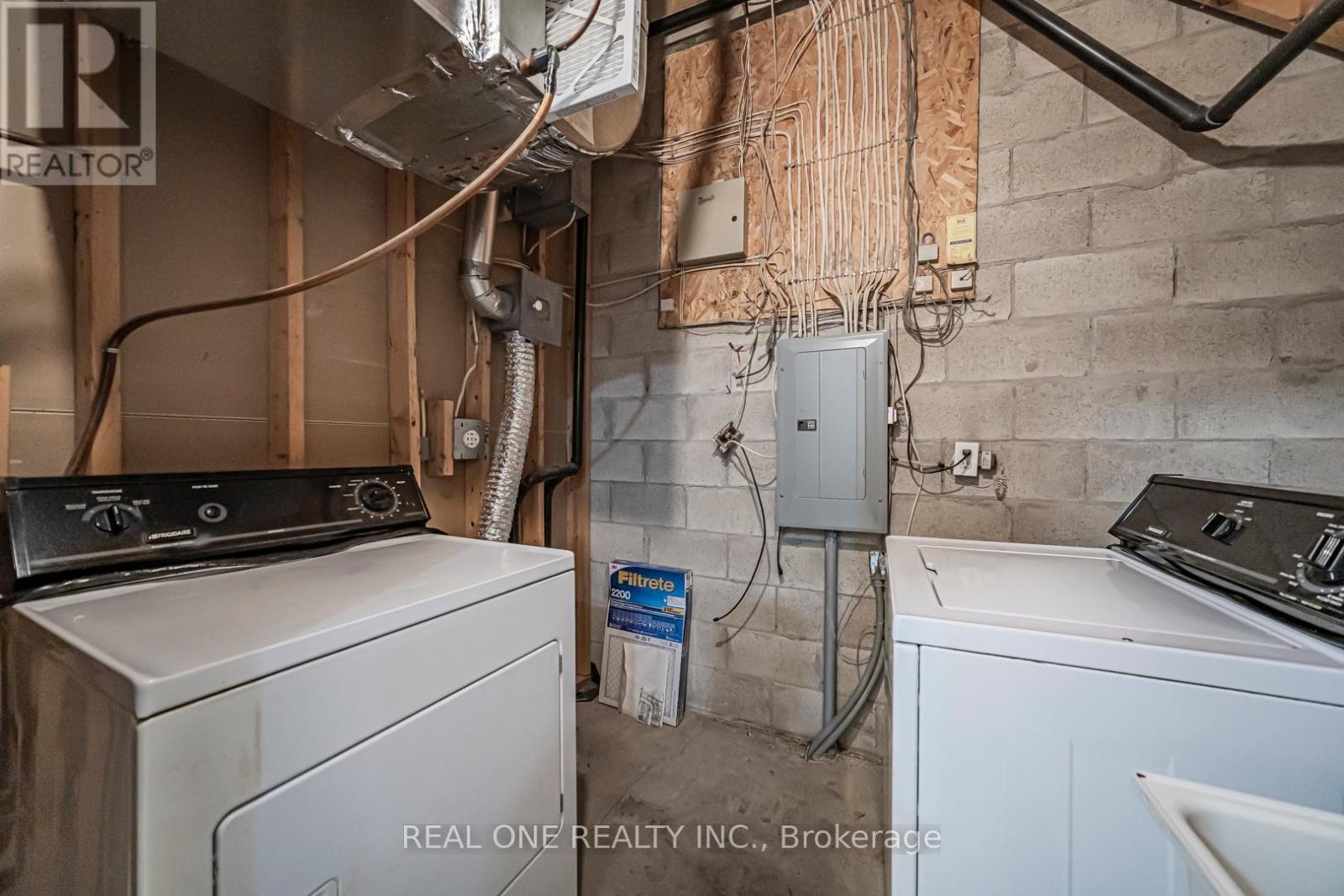 17 - 12 St Moritz Way, Markham, ON - Indoor Photo Showing Laundry Room