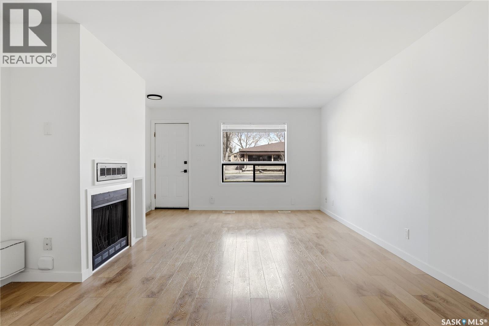 6501 Rochdale Boulevard, Regina, SK - Indoor With Fireplace