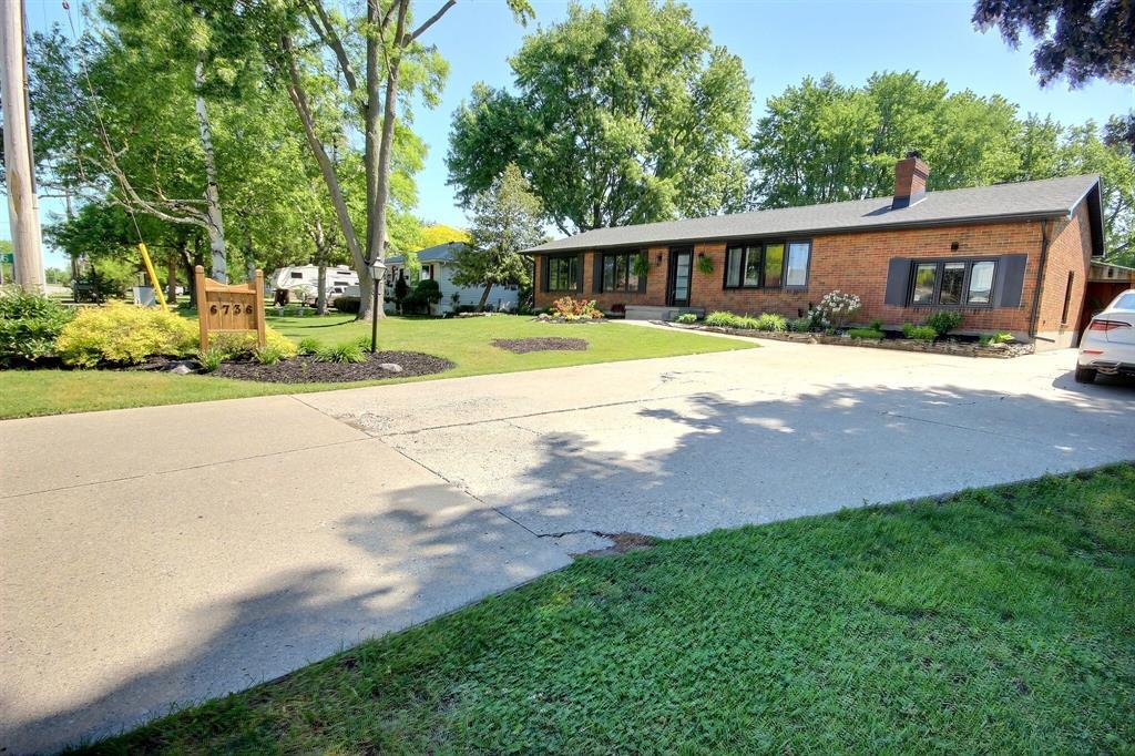6736 Camlachie Road, Plympton-Wyoming, ON