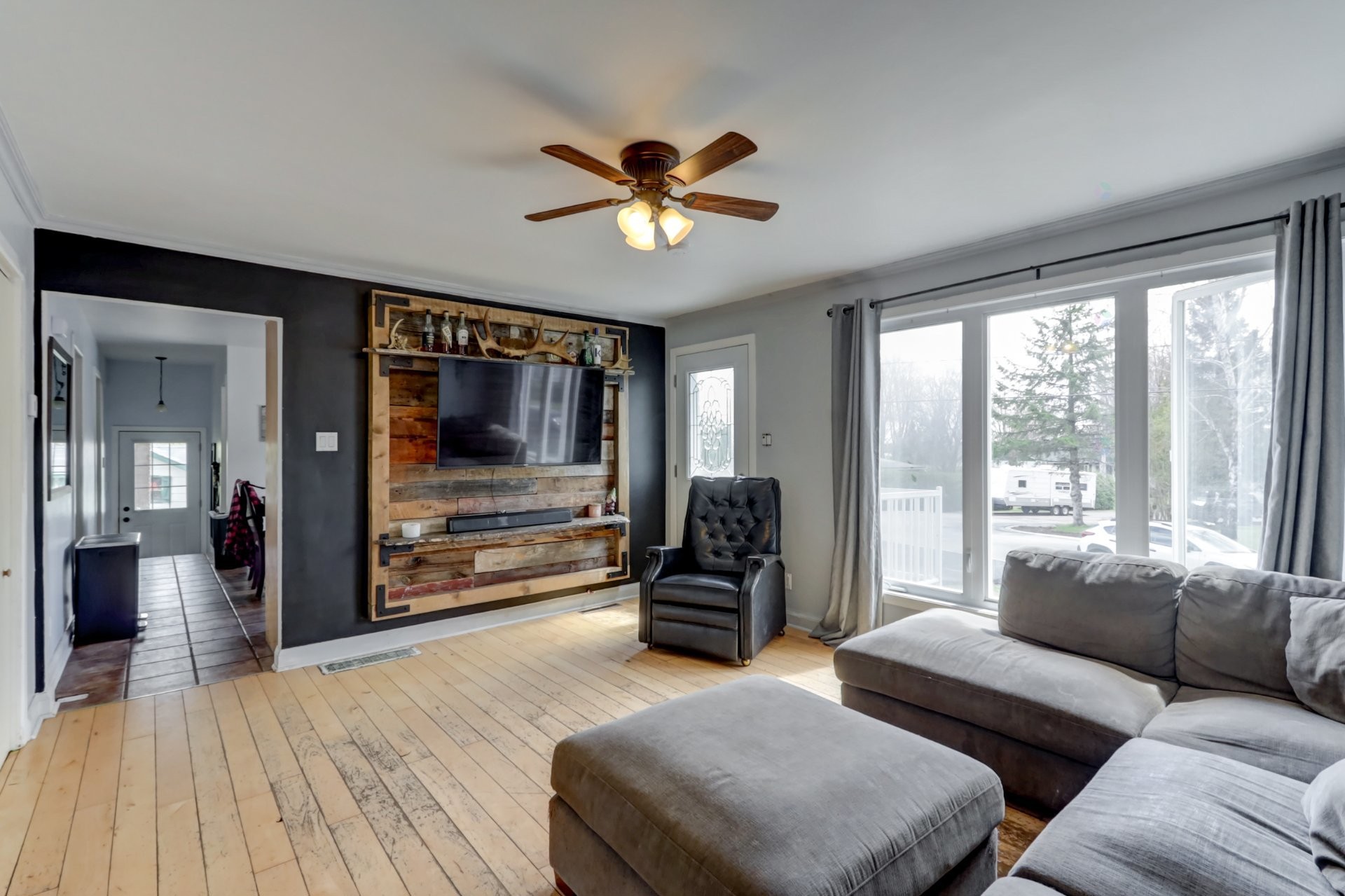 Salon - 1010 Rue Richer, Saint-Jérôme, QC - Indoor Photo Showing Living Room