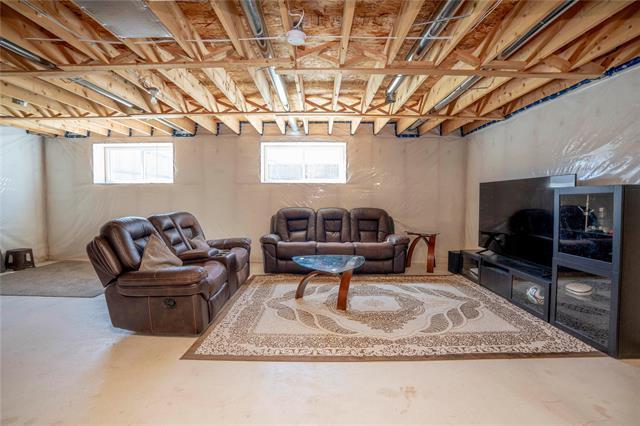 77 Kestrel Way, Winnipeg, MB