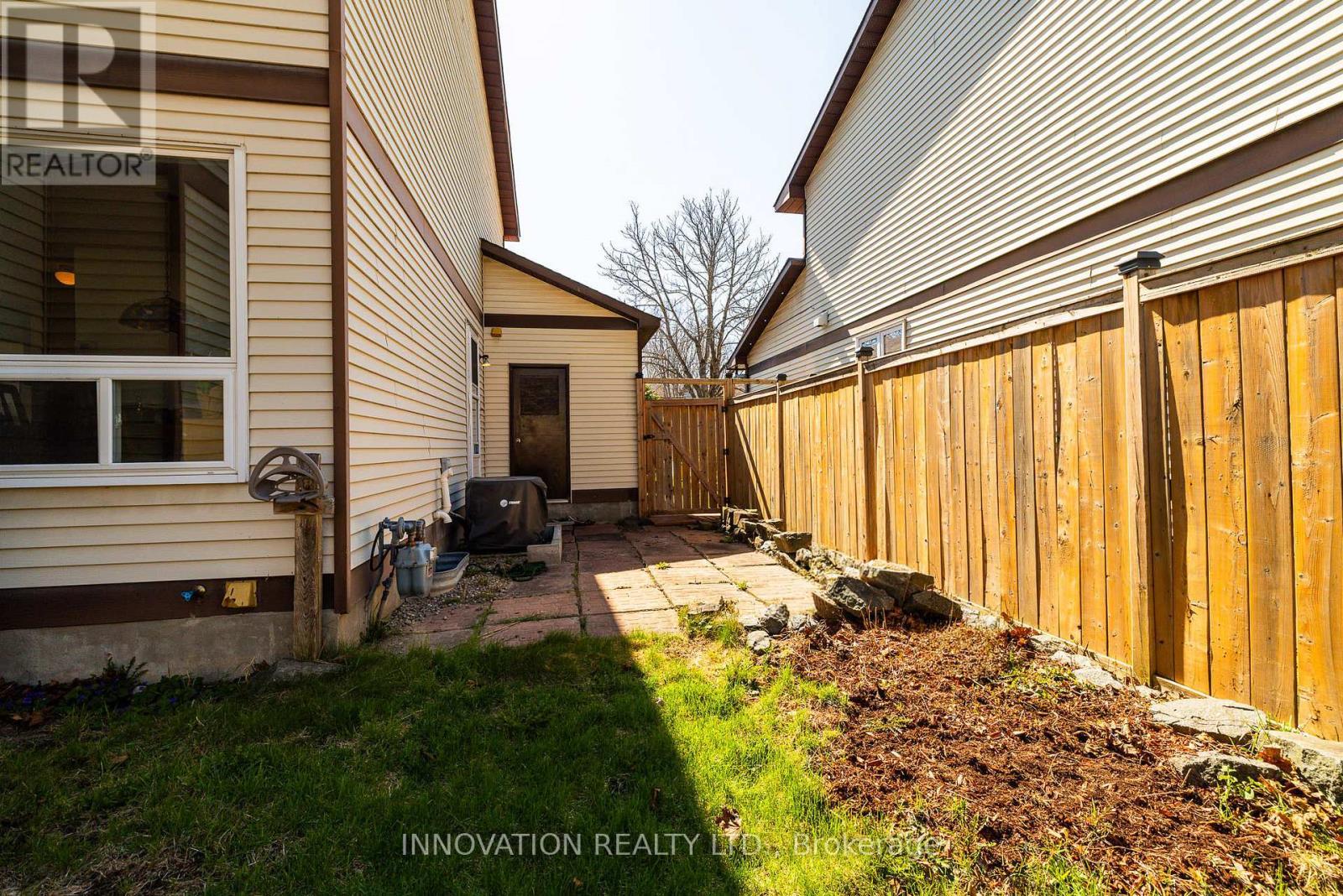 42 Liston Crescent, Ottawa, ON - Outdoor
