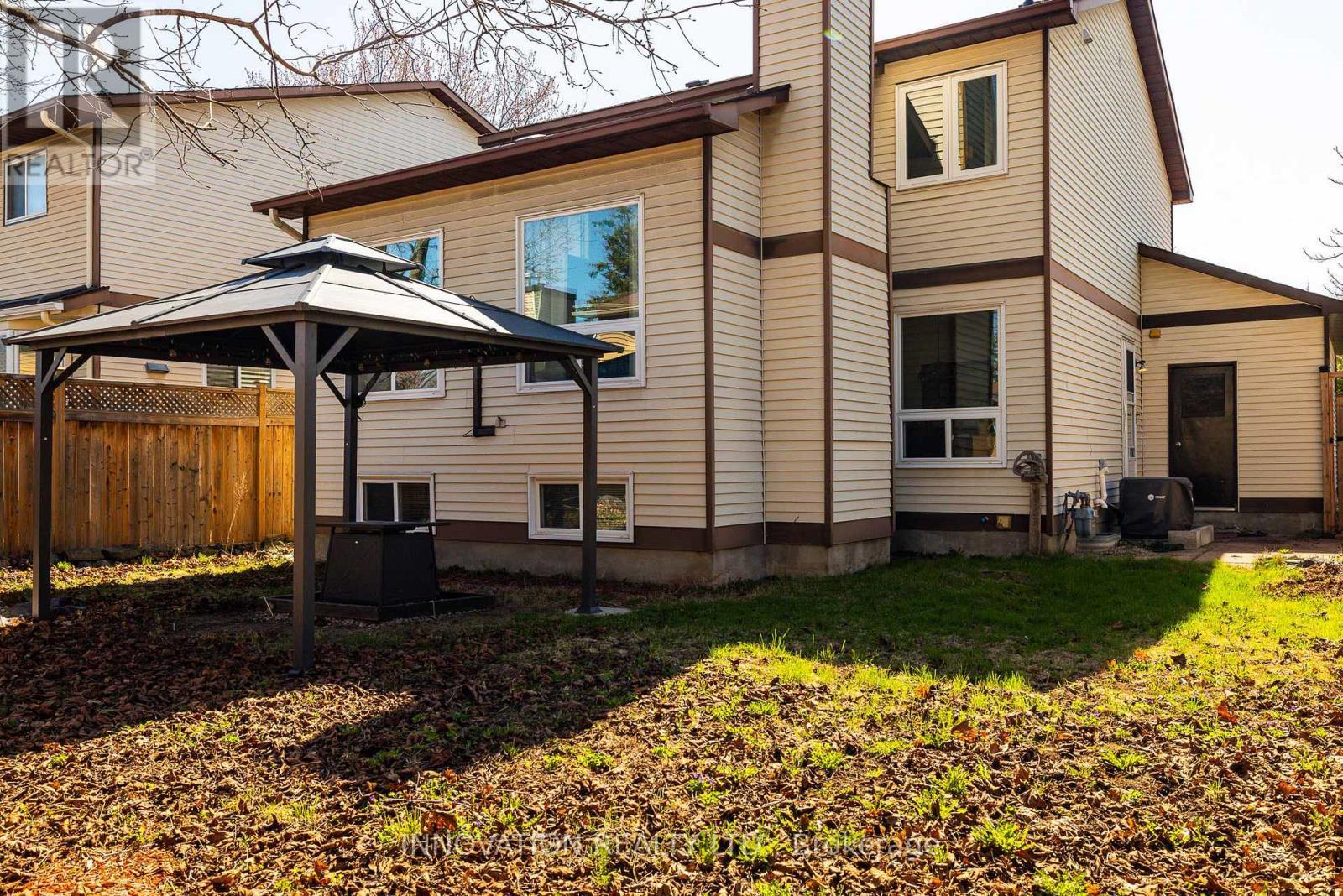 42 Liston Crescent, Ottawa, ON - Outdoor
