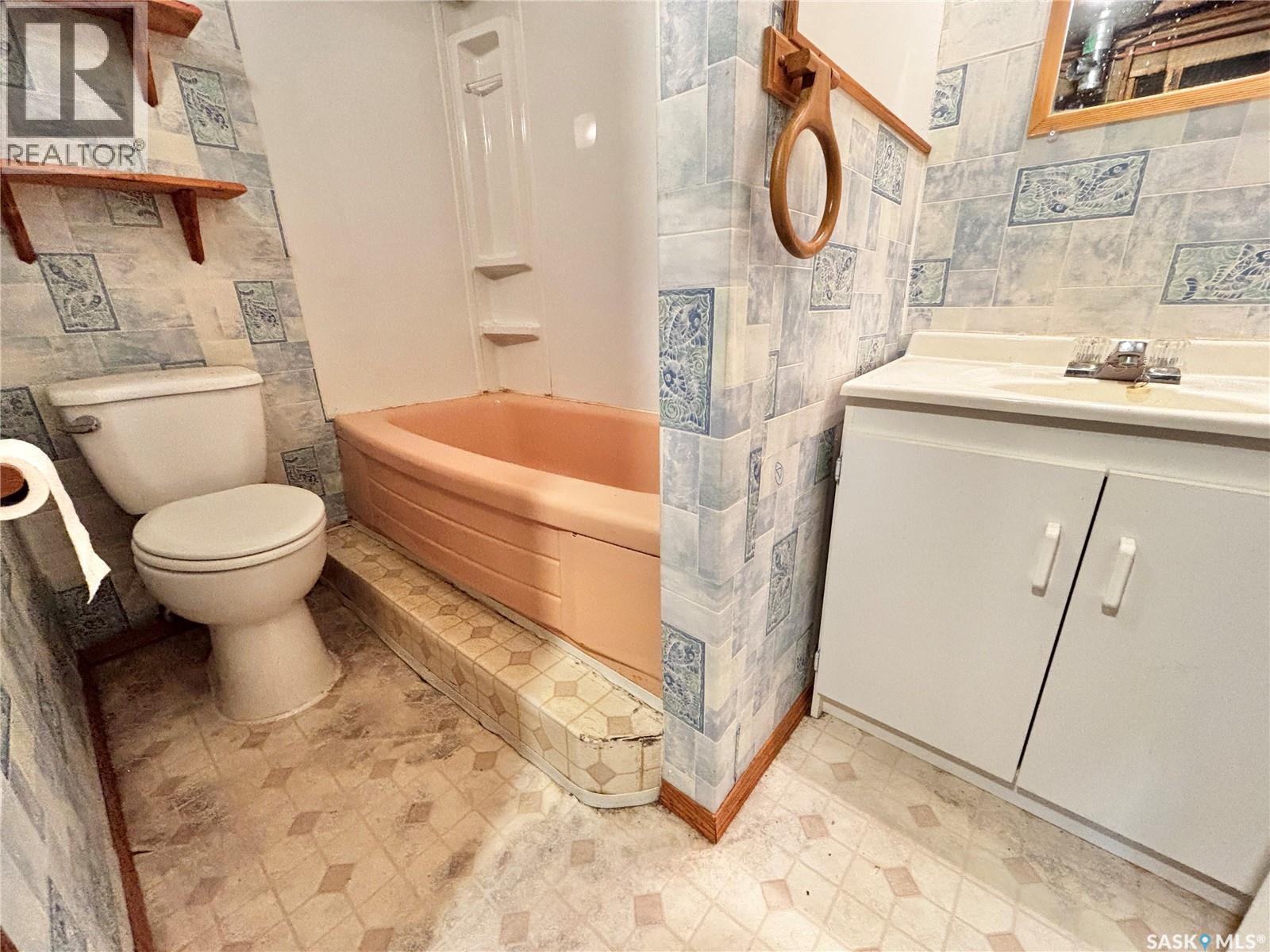 3805 Diefenbaker Drive, Saskatoon, SK - Indoor Photo Showing Bathroom