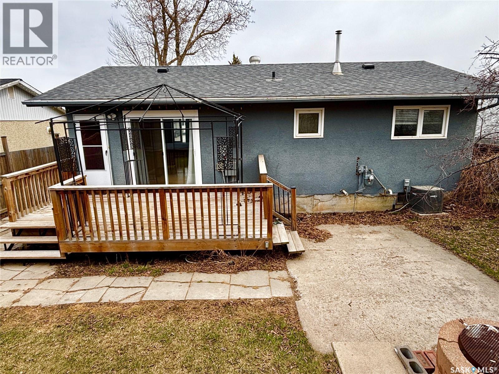 3805 Diefenbaker Drive, Saskatoon, SK - Outdoor