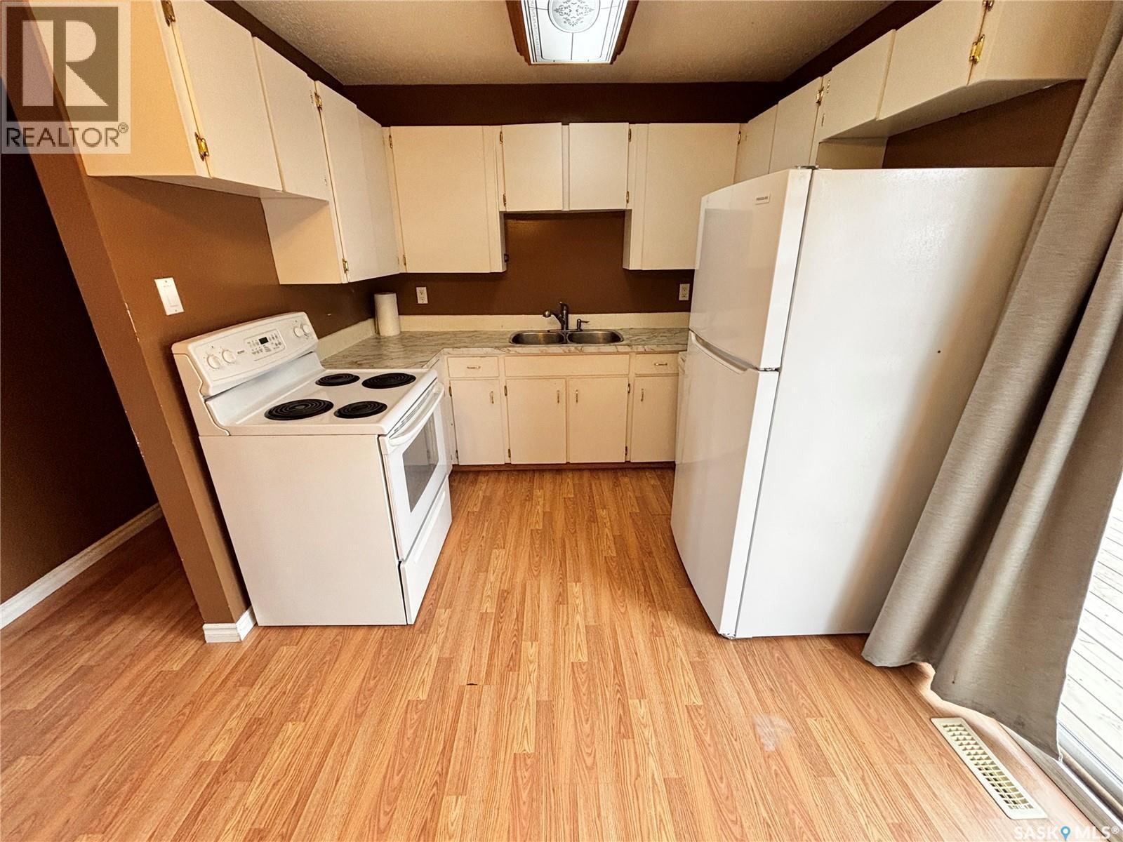 3805 Diefenbaker Drive, Saskatoon, SK - Indoor Photo Showing Kitchen With Double Sink