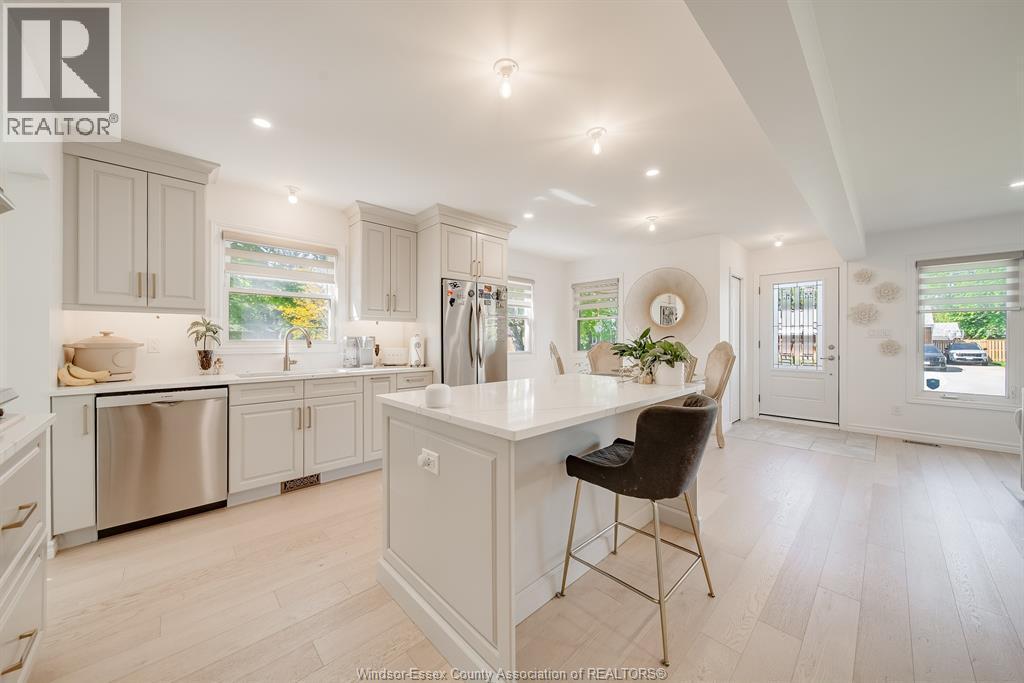 3094 Bruce, Windsor, ON - Indoor Photo Showing Kitchen With Upgraded Kitchen