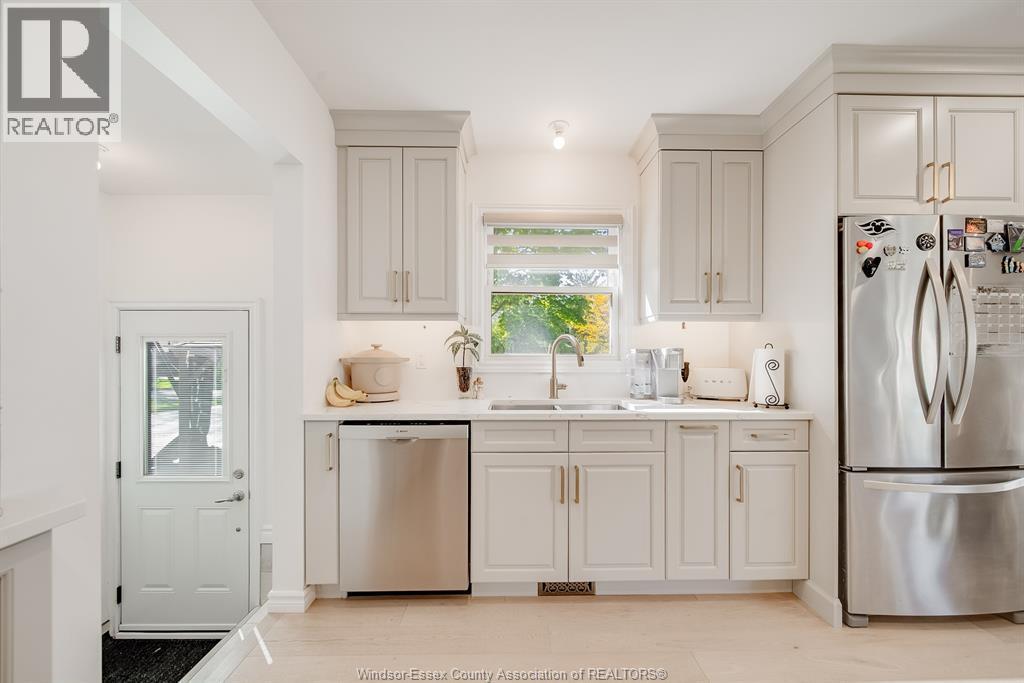 3094 Bruce, Windsor, ON - Indoor Photo Showing Kitchen