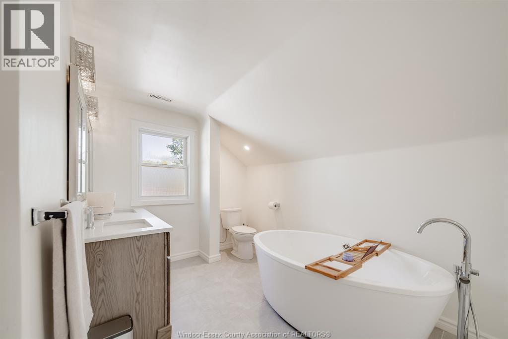 3094 Bruce, Windsor, ON - Indoor Photo Showing Bathroom