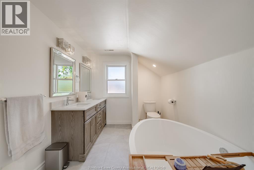 3094 Bruce, Windsor, ON - Indoor Photo Showing Bathroom