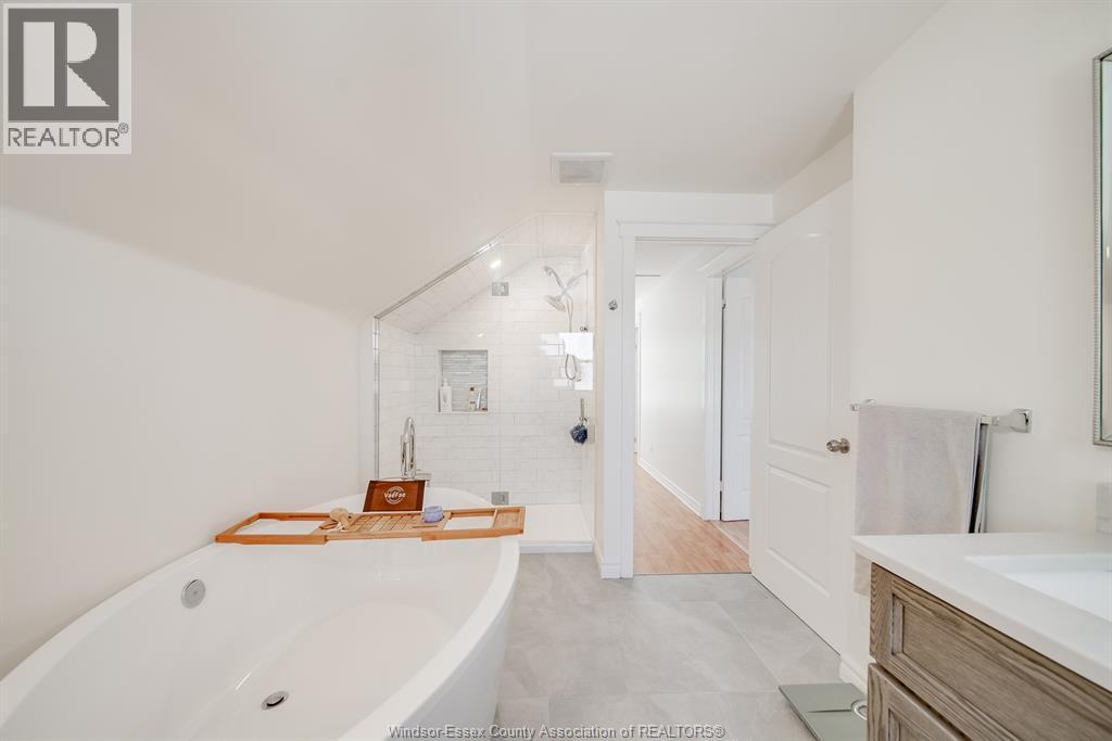 3094 Bruce, Windsor, ON - Indoor Photo Showing Bathroom